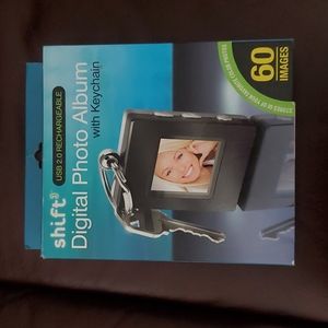 Digital photo album w keychain